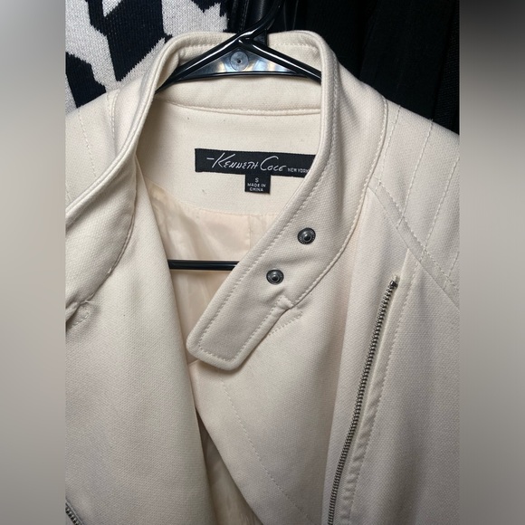 White belted Kenneth Cole coat. - Picture 4 of 6